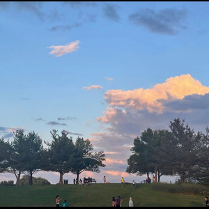 公和我在厨房添我奶头
